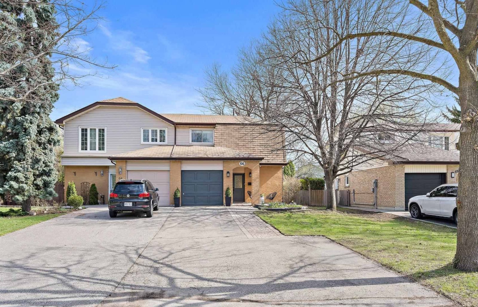 Semi-detached home on Lawndale Crescent, Brampton