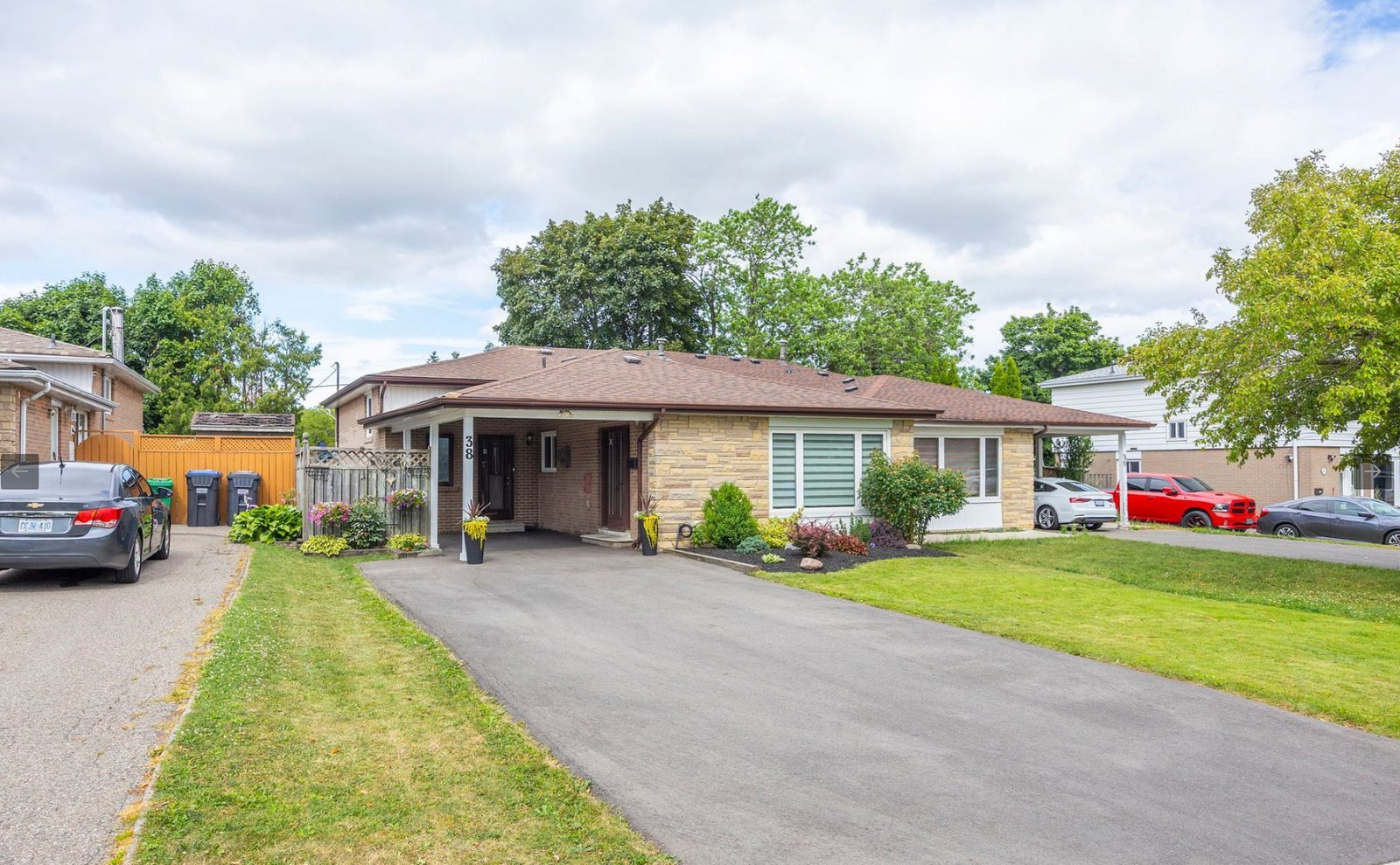 Semi-detached backsplit on Dalraith Crescent, Brampton